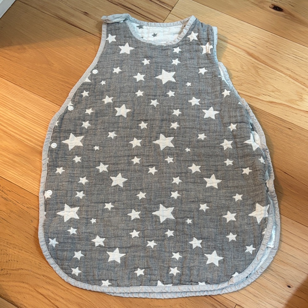 Gray Star Pattern Wearable Blanket